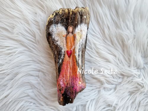 Schutzengel auf Treibholz gemalt * 19,5 x 8,5 x 5,5 cm * Treibholz Bodensee * Orange-Pink * Herz